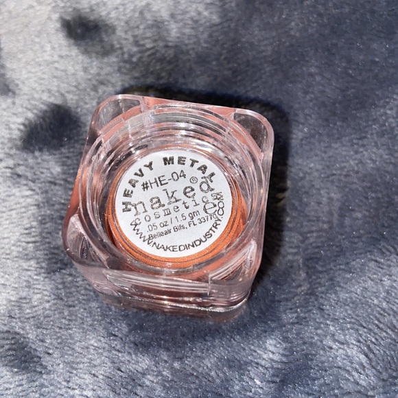 Naked Cosmetics eyeshadow in heavy metal - Picture 2 of 3